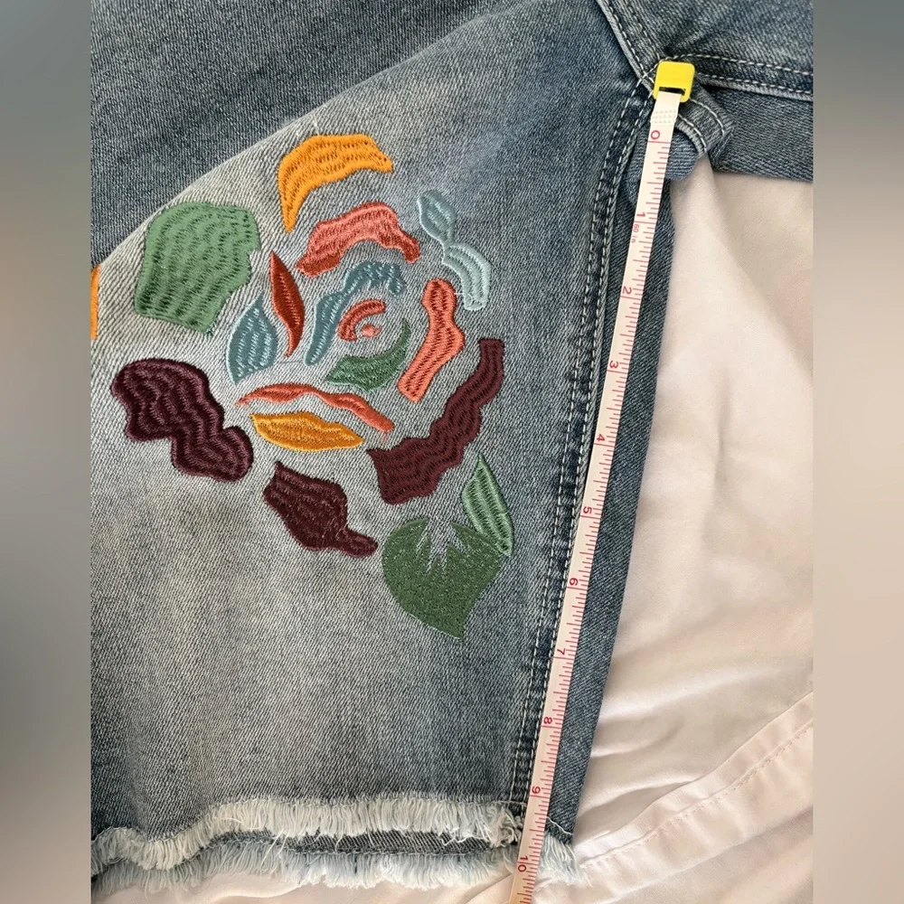 Staple Pigeon Embroidered Denim 32 Shorts Light Stone Wash Floral Distressed NWT - Picture 11 of 11